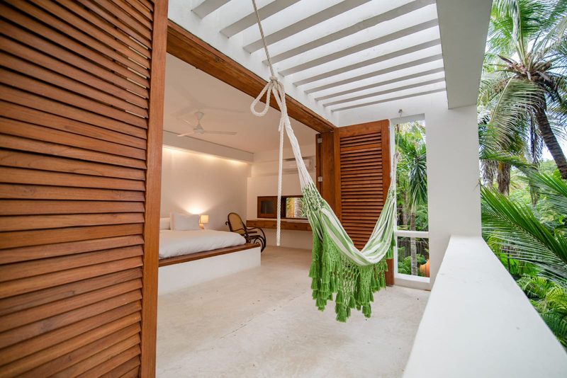 Coral Privée: habitación con hamaca y terraza privada entre jardines