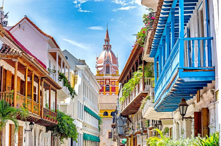 Calle colonial del centro histórico de Cartagena